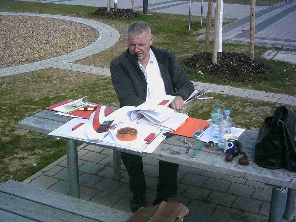 Der Geschädigte bei einer der unzähligen Arbeitssitzungen mit dem Gutachter, hier am 9.4.2014 halbwegs an der BAB-Rast Baden-Baden